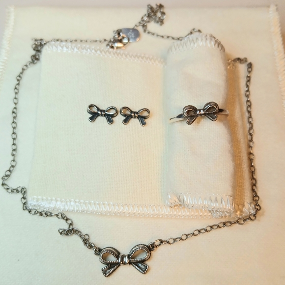 James Avery Retired Petite Bow Set,  ring size 7 OR 8.25 - Picture 2 of 8